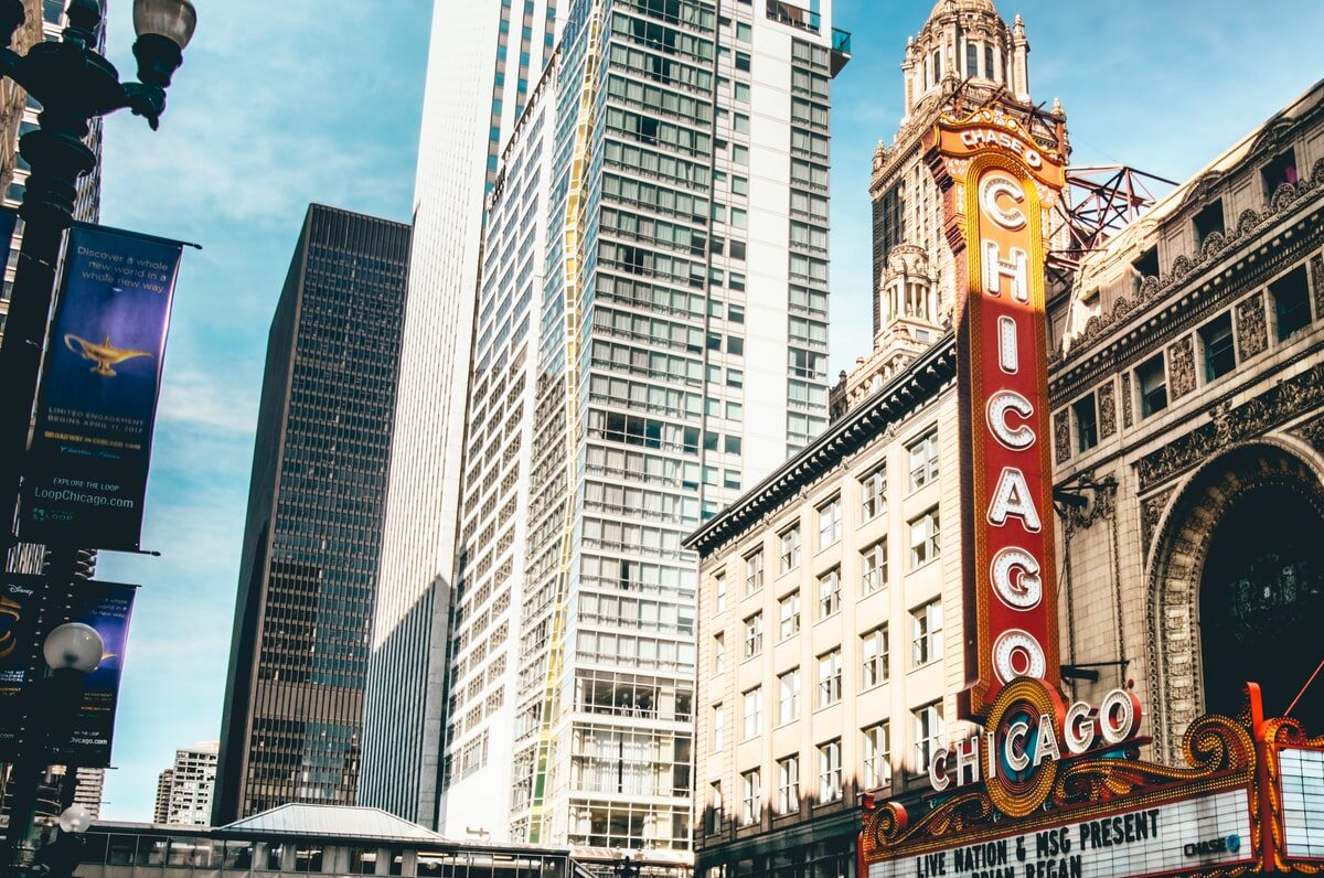 Chicago Theater in time lapse photography during daytime